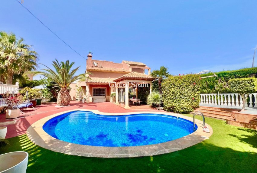 Revente - VILLA -
TORREVIEJA - LOS BALCONES - LOS ALTOS