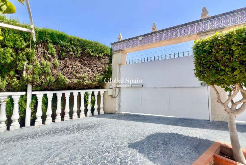 Revente - VILLA -
TORREVIEJA - LOS BALCONES - LOS ALTOS