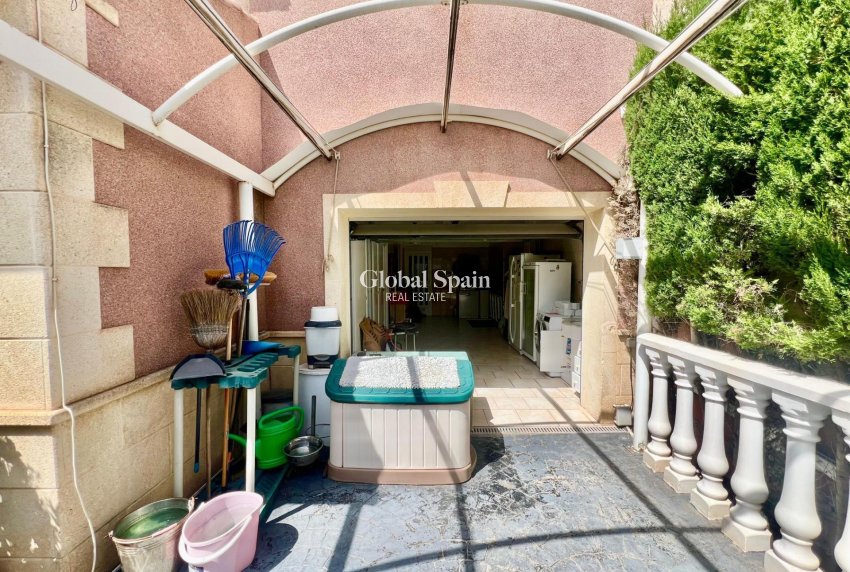 Revente - VILLA -
TORREVIEJA - LOS BALCONES - LOS ALTOS