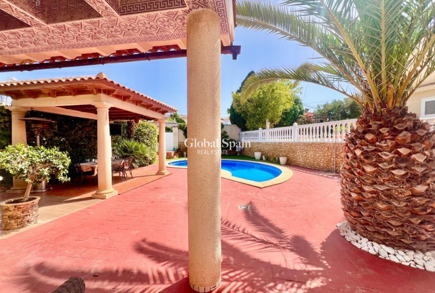 Revente - VILLA -
TORREVIEJA - LOS BALCONES - LOS ALTOS