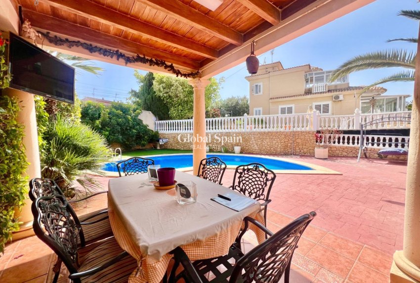 Revente - VILLA -
TORREVIEJA - LOS BALCONES - LOS ALTOS
