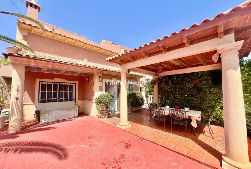 Revente - VILLA -
TORREVIEJA - LOS BALCONES - LOS ALTOS