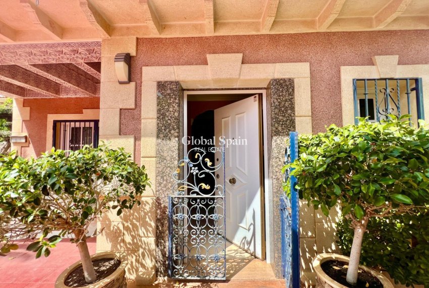 Revente - VILLA -
TORREVIEJA - LOS BALCONES - LOS ALTOS