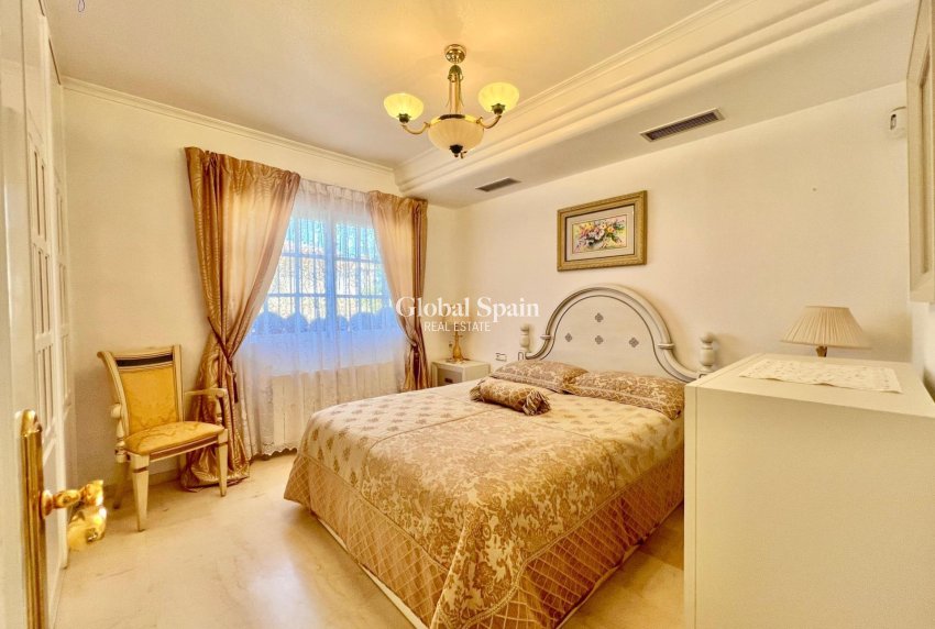 Revente - VILLA -
TORREVIEJA - LOS BALCONES - LOS ALTOS