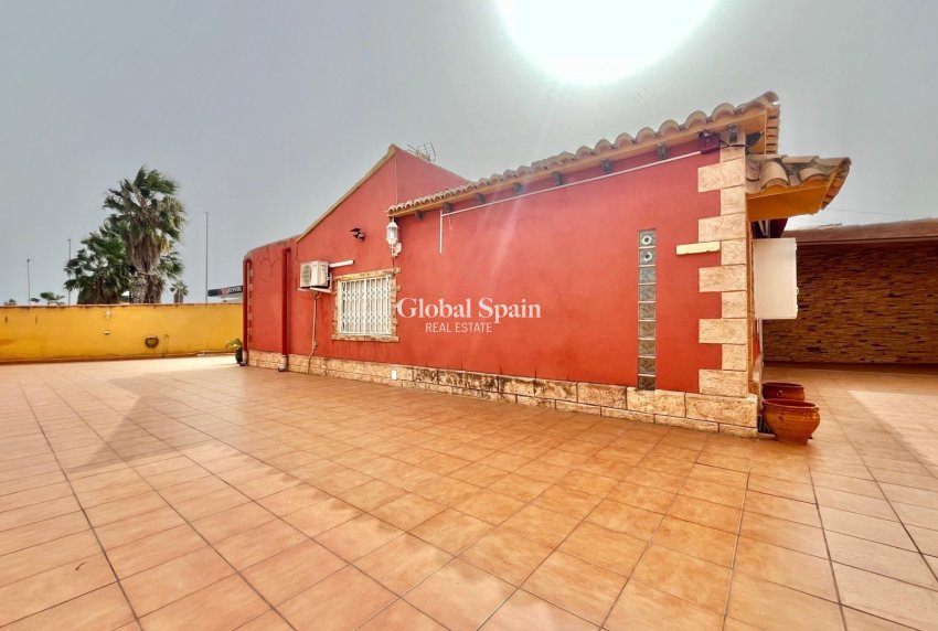 Revente - VILLA -
TORREVIEJA - LOS BALCONES - LOS ALTOS