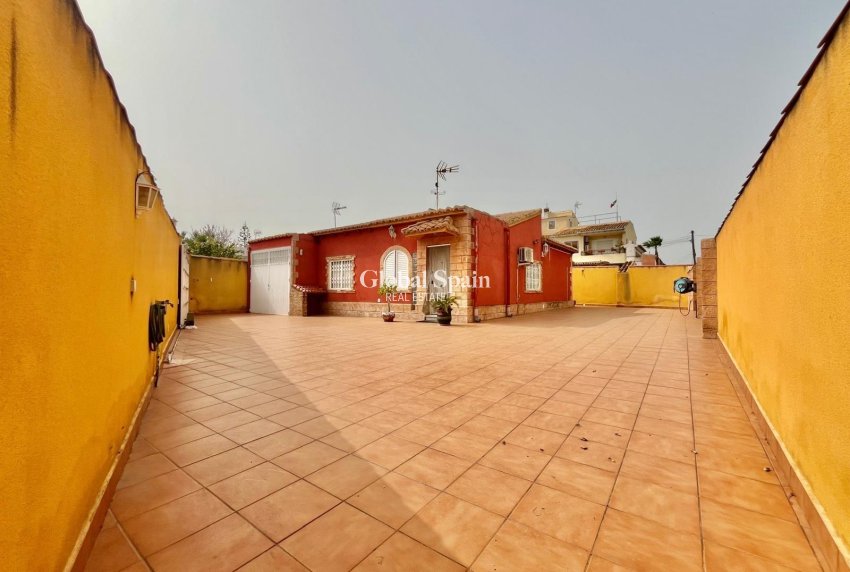 Revente - VILLA -
TORREVIEJA - LOS BALCONES - LOS ALTOS