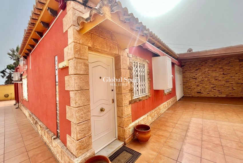 Revente - VILLA -
TORREVIEJA - LOS BALCONES - LOS ALTOS