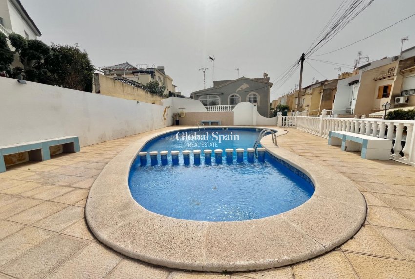 Revente - VILLA -
TORREVIEJA - LOS BALCONES - LOS ALTOS