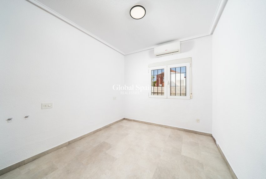 Revente - VILLA -
TORREVIEJA - LOS BALCONES - LOS ALTOS