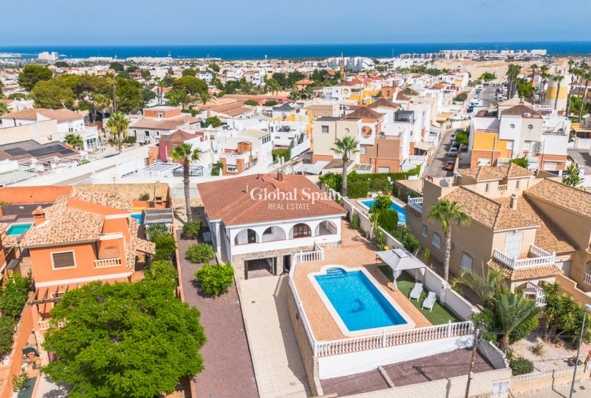 Revente - VILLA -
TORREVIEJA - LOS BALCONES - LOS ALTOS