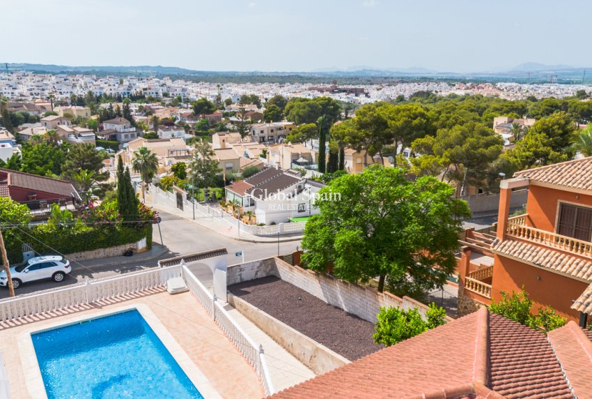 Revente - VILLA -
TORREVIEJA - LOS BALCONES - LOS ALTOS
