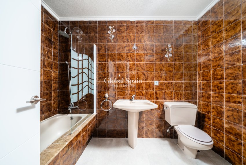 Revente - VILLA -
TORREVIEJA - LOS BALCONES - LOS ALTOS