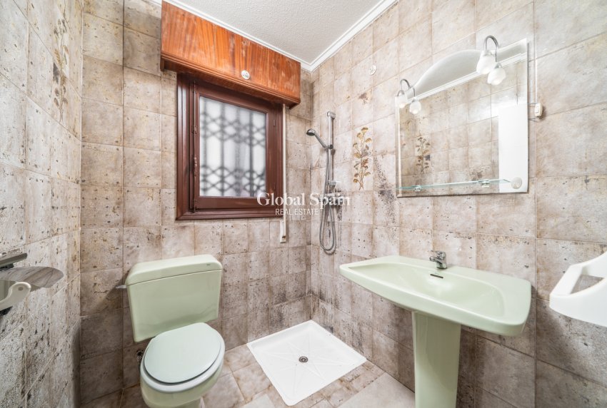 Revente - VILLA -
TORREVIEJA - LOS BALCONES - LOS ALTOS