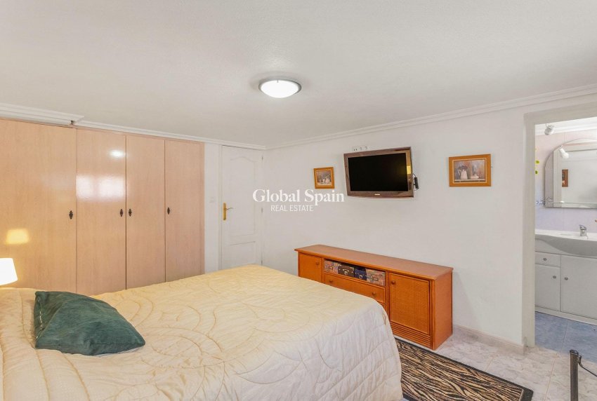 Revente - VILLA -
TORREVIEJA - LOS BALCONES - LOS ALTOS