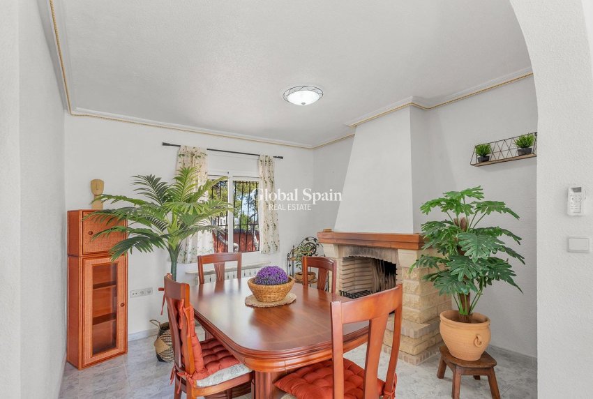 Revente - VILLA -
TORREVIEJA - LOS BALCONES - LOS ALTOS
