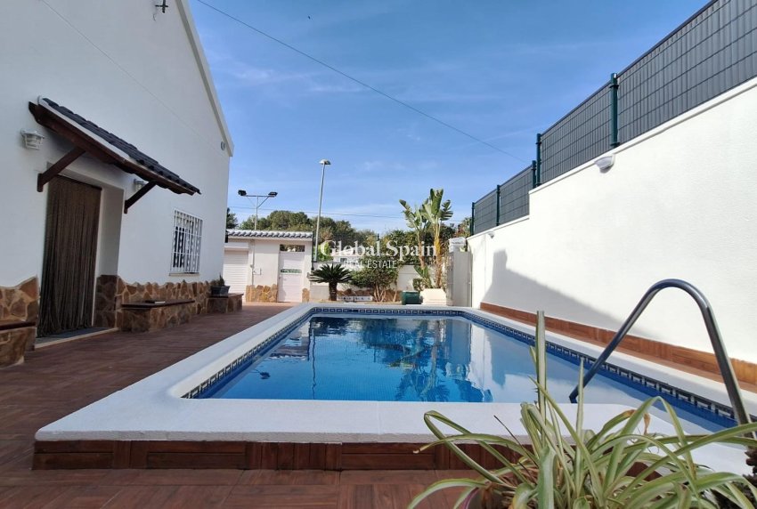 Revente - VILLA -
TORREVIEJA - LOS BALCONES - LOS ALTOS