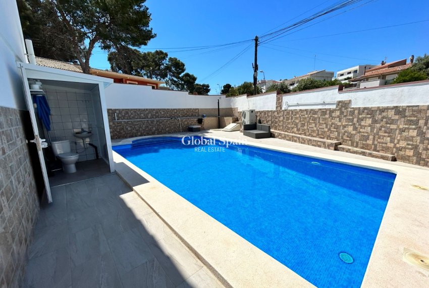 Revente - VILLA -
TORREVIEJA - LOS BALCONES - LOS ALTOS