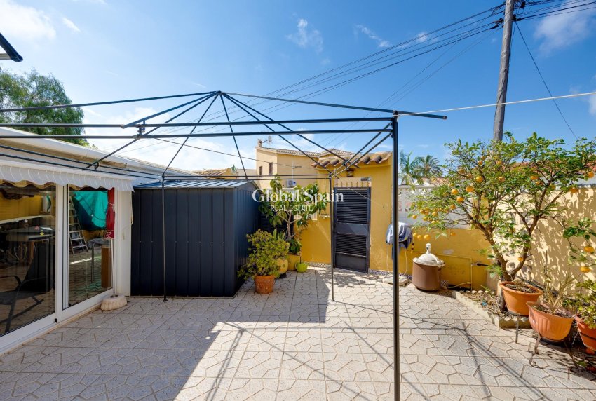 Revente - VILLA -
TORREVIEJA - Playa de los Locos