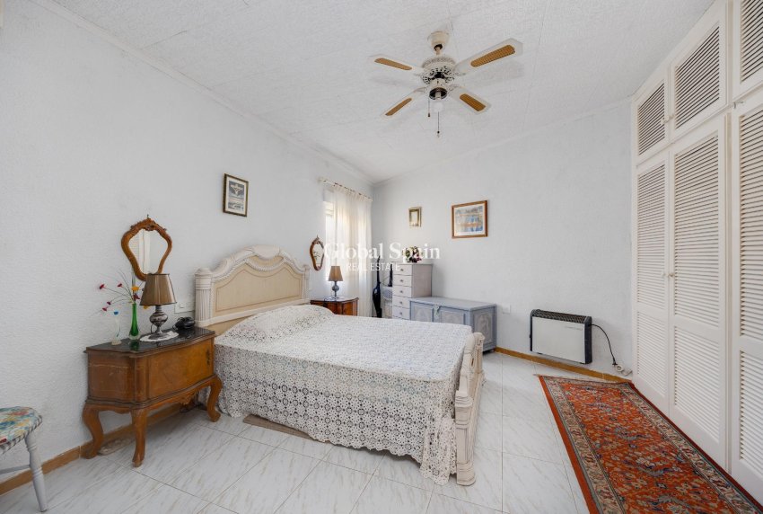 Revente - VILLA -
TORREVIEJA - Playa de los Locos