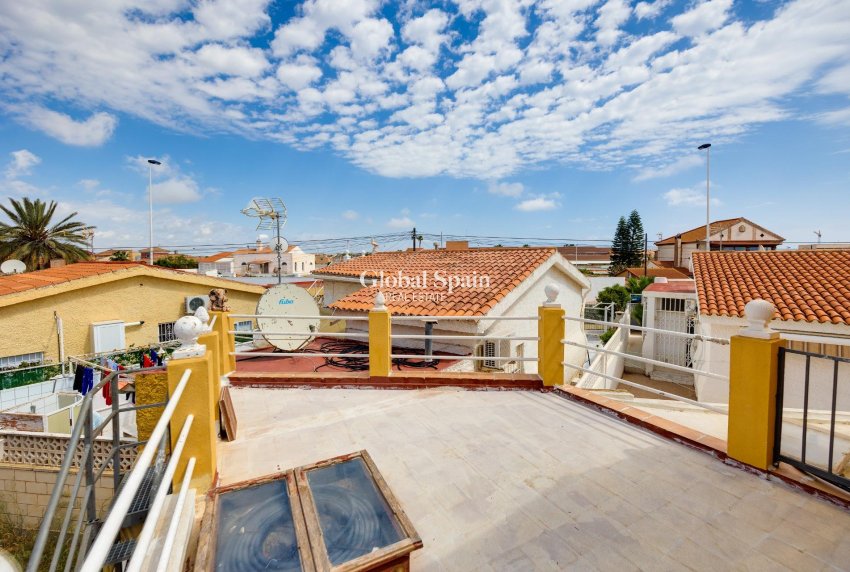 Revente - VILLA -
TORREVIEJA - Playa de los Locos