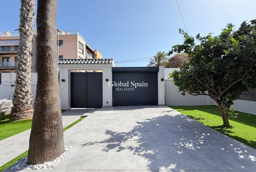 Revente - VILLA -
TORREVIEJA - Punta Prima