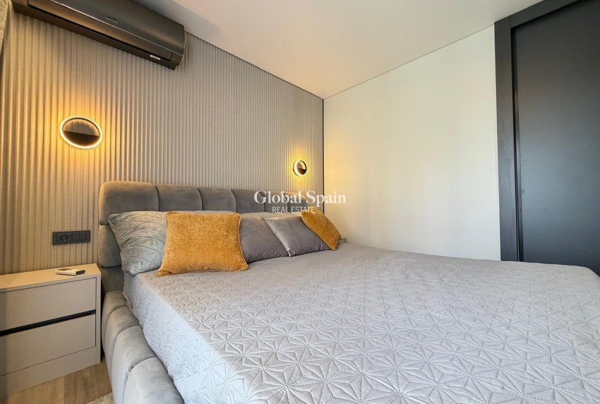 Revente - VILLA -
TORREVIEJA - Punta Prima