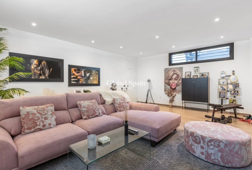 Revente - VILLA -
TORREVIEJA - Rosaleda