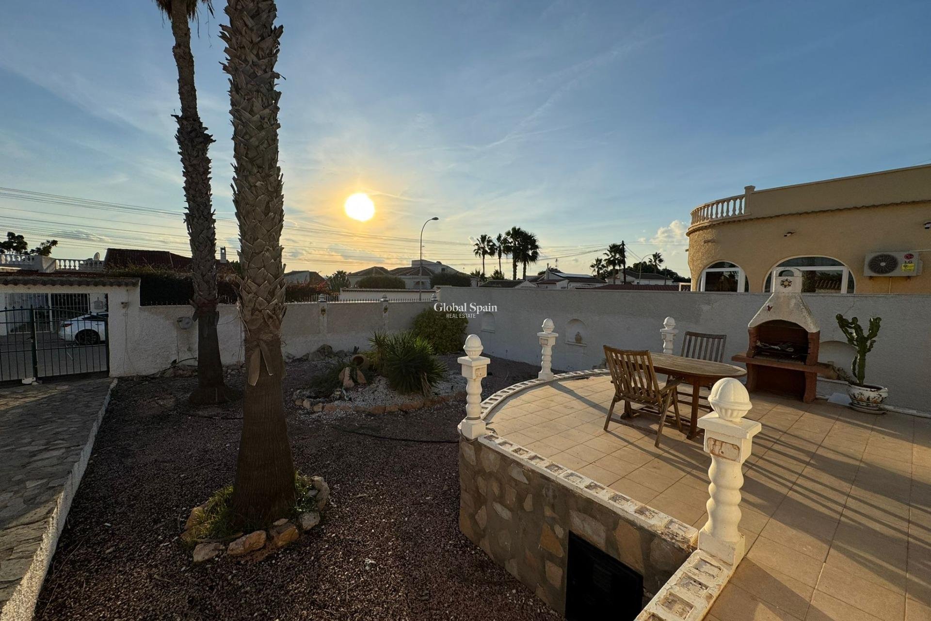 Revente - VILLA -
TORREVIEJA - San luis