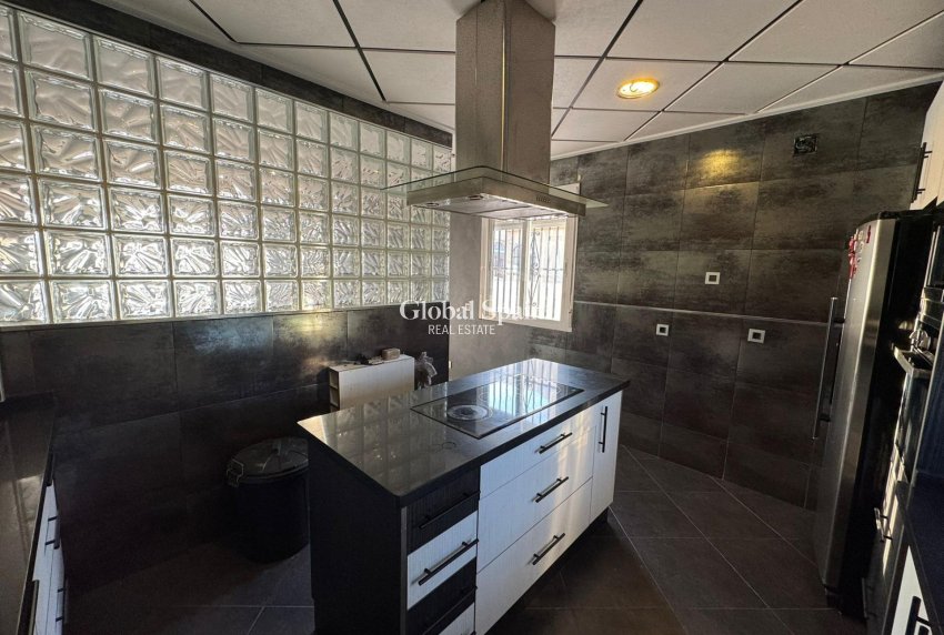 Revente - VILLA -
TORREVIEJA - San luis