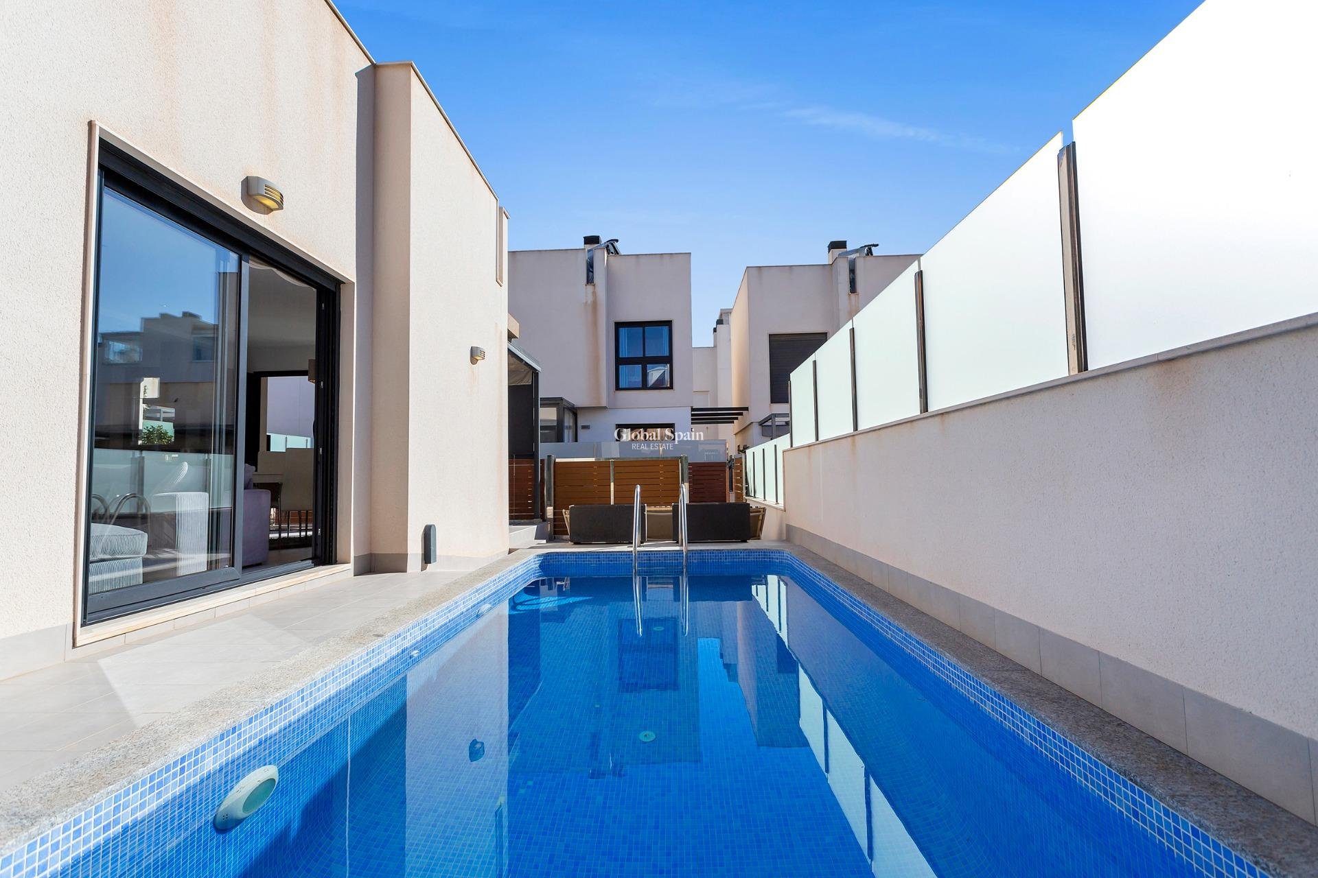 Revente - Villa -
TORREVIEJA - Sector 25