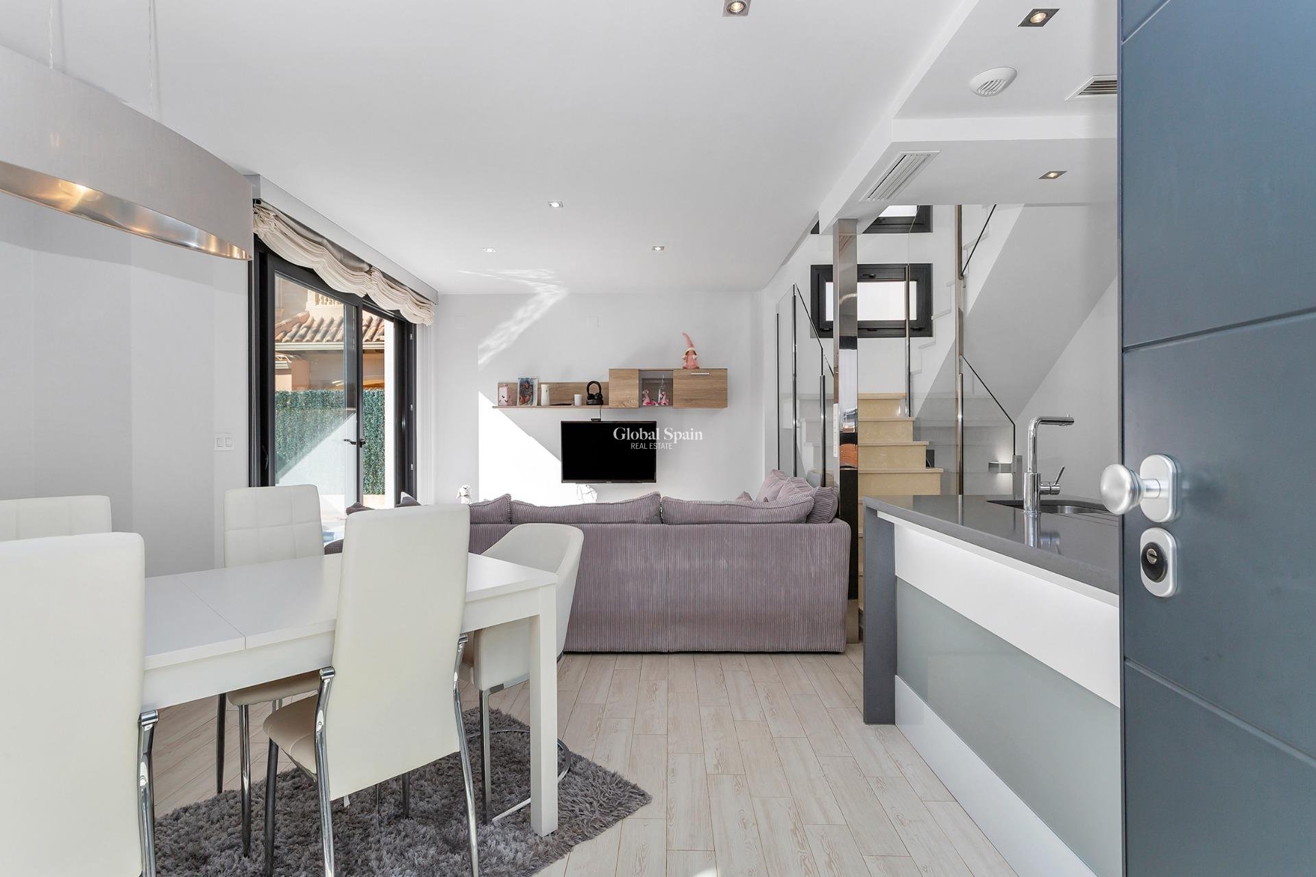 Revente - Villa -
TORREVIEJA - Sector 25