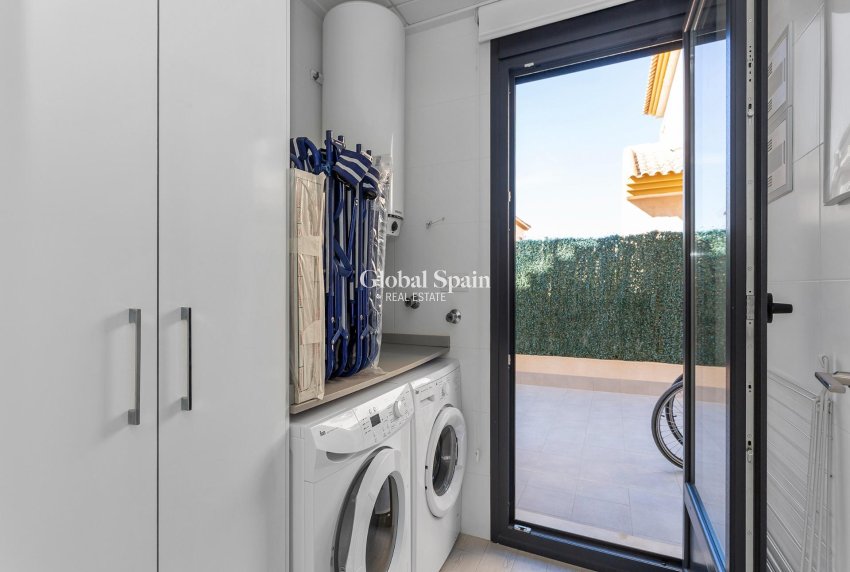 Revente - Villa -
TORREVIEJA - Sector 25