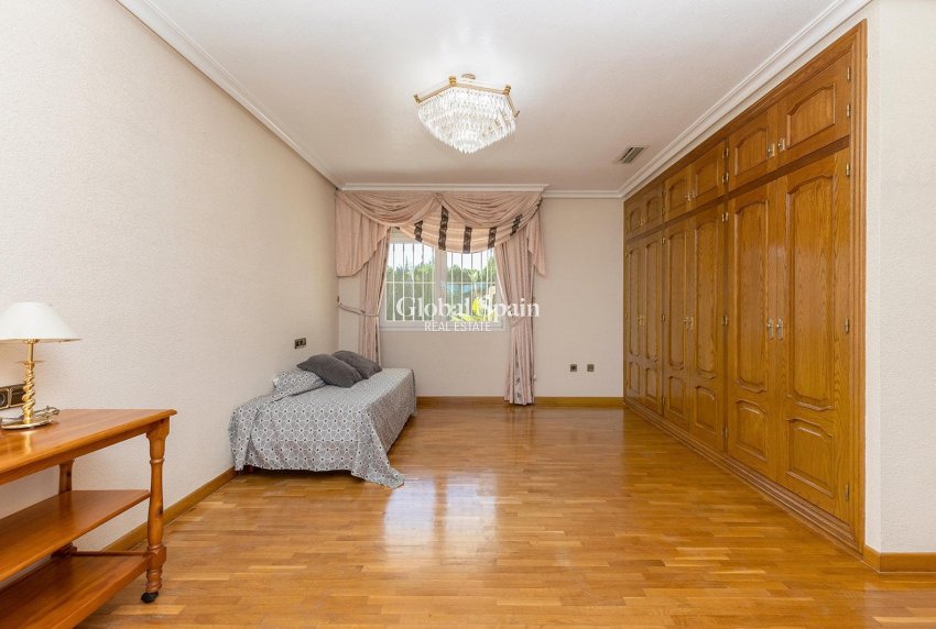 Revente - Villa -
TORREVIEJA - Torreta florida