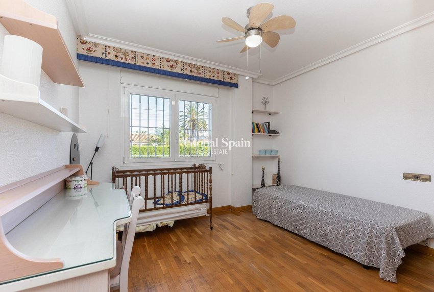 Revente - Villa -
TORREVIEJA - Torreta florida