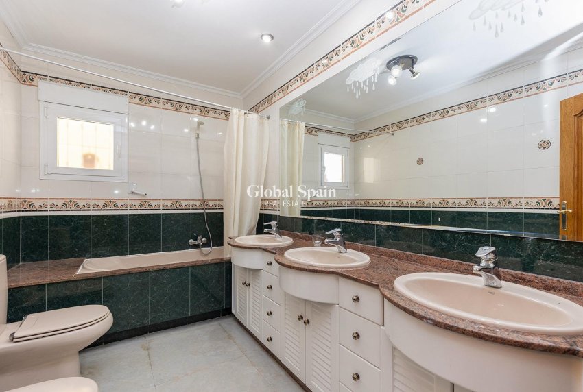 Revente - Villa -
TORREVIEJA - Torreta florida