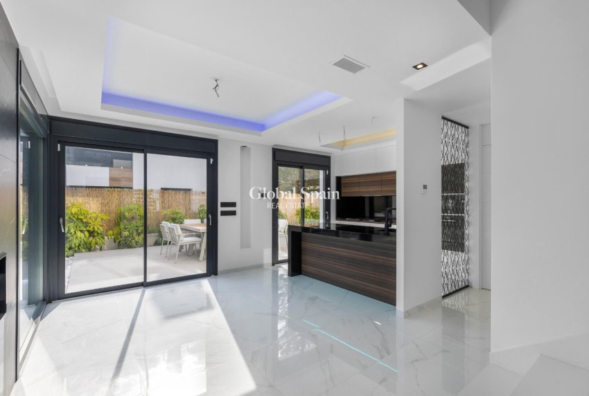 Revente - VILLA -
TORREVIEJA - Torreta Florida