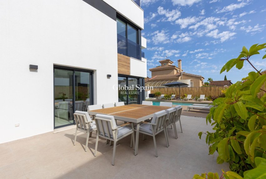 Revente - VILLA -
TORREVIEJA - Torreta Florida