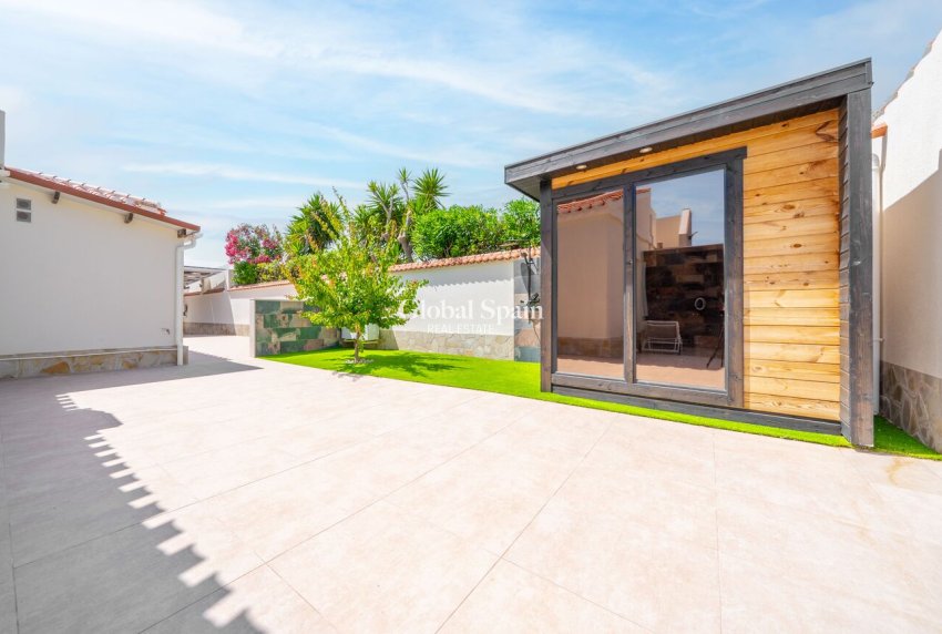 Revente - VILLA -
TORREVIEJA - Torreta
