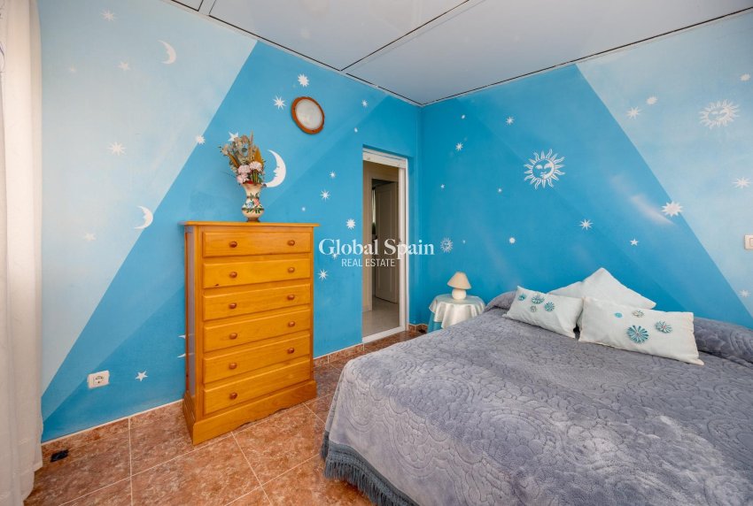 Revente - VILLA -
TORREVIEJA - Torretas