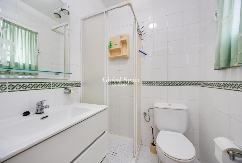 Revente - VILLA -
TORREVIEJA - Torretas