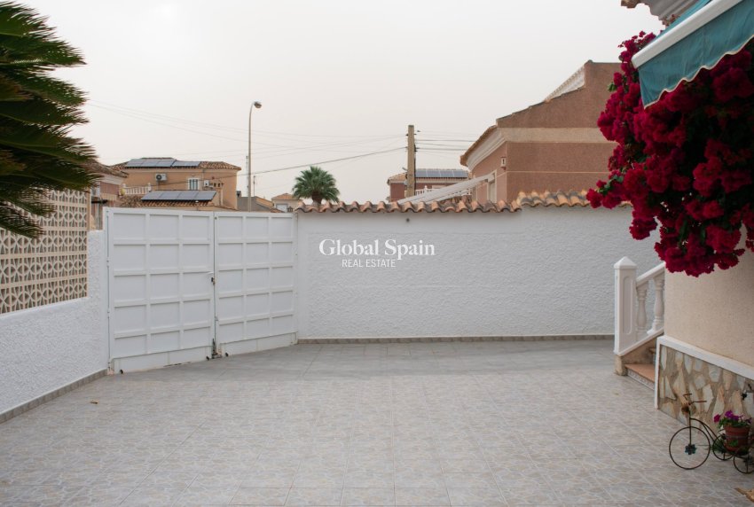 Revente - VILLA -
TORREVIEJA - Torrevieja