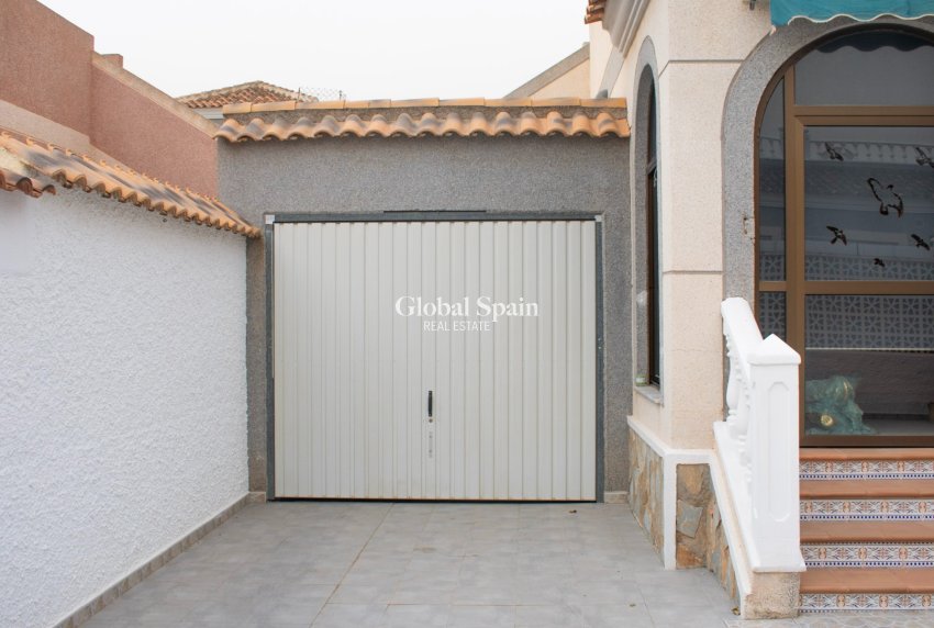 Revente - VILLA -
TORREVIEJA - Torrevieja