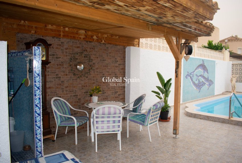 Revente - VILLA -
TORREVIEJA - Torrevieja