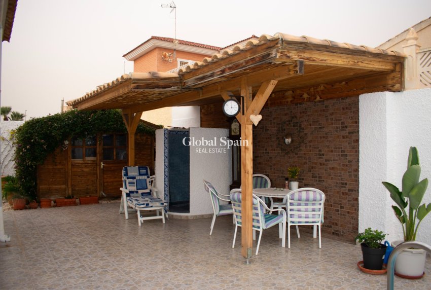 Revente - VILLA -
TORREVIEJA - Torrevieja