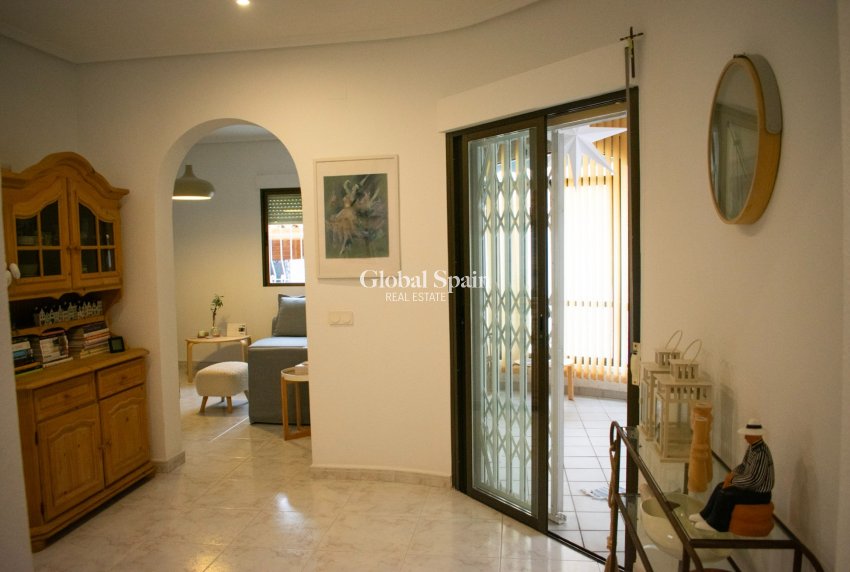 Revente - VILLA -
TORREVIEJA - Torrevieja