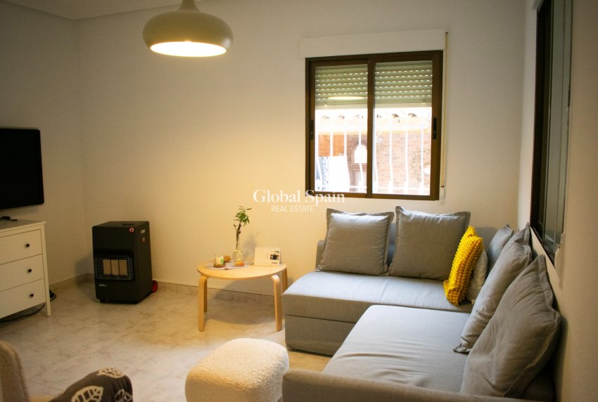 Revente - VILLA -
TORREVIEJA - Torrevieja