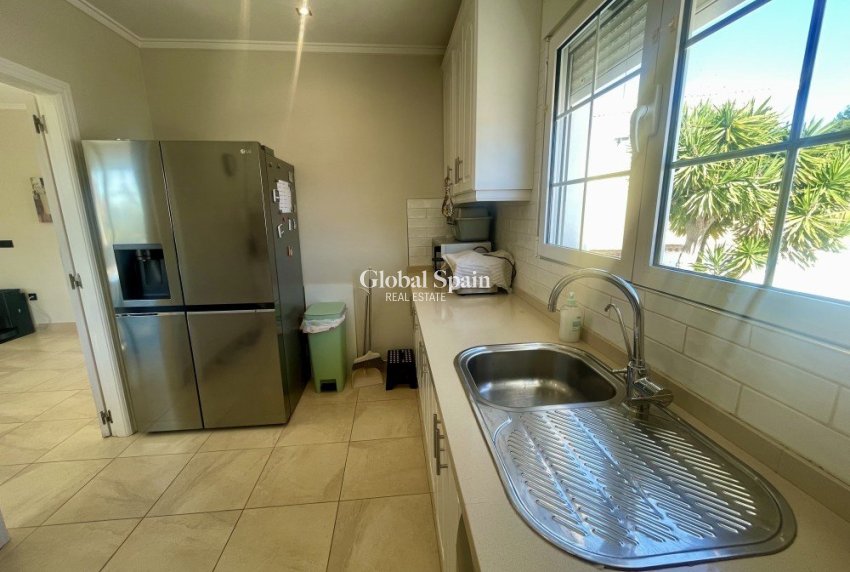 Revente - VILLA -
Urb. La Marina - Inland