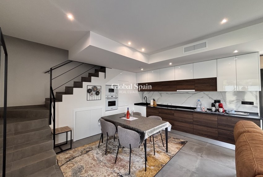 Revente - VILLA -
VILLAMARTÍN - Costa Blanca