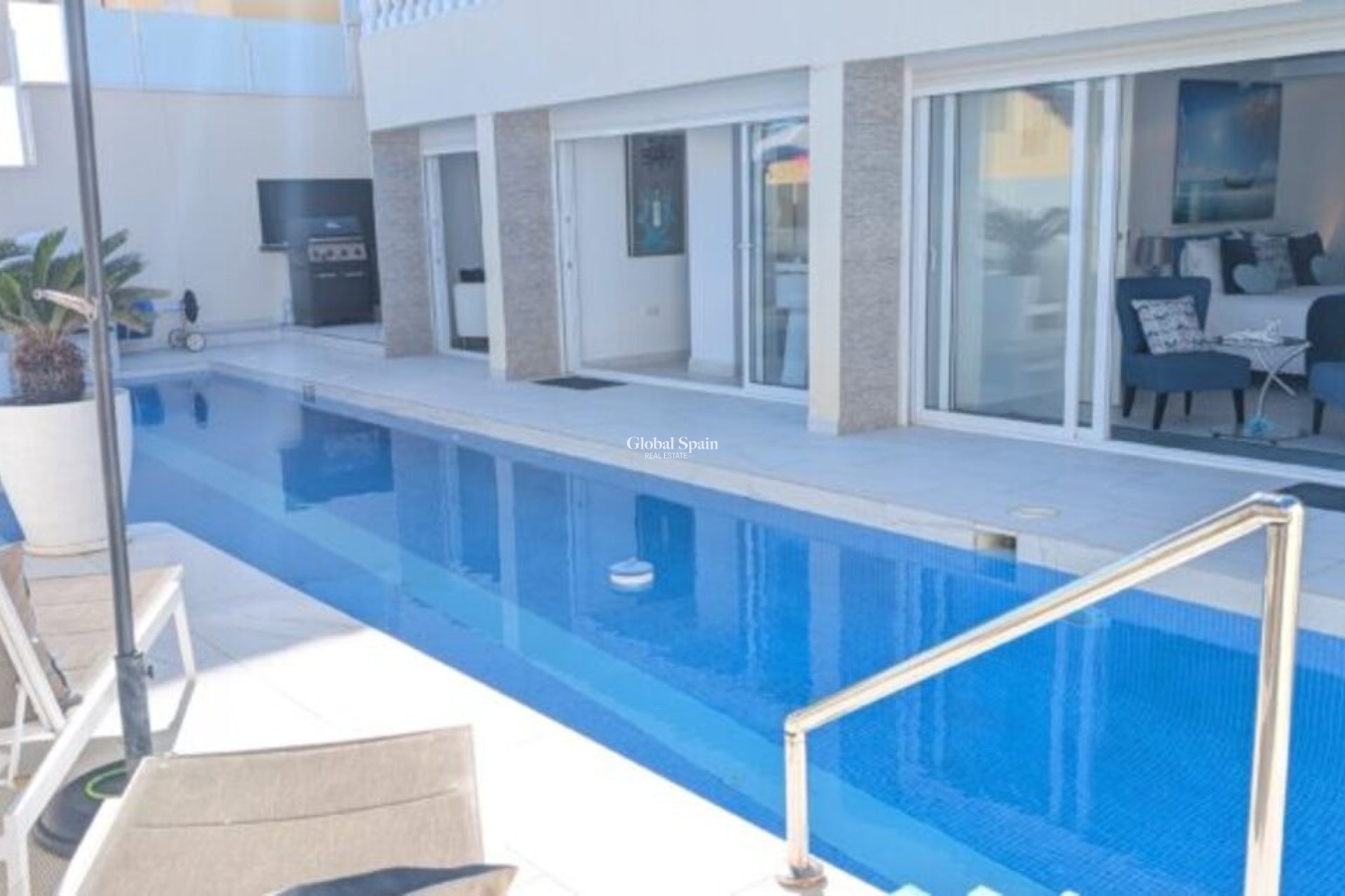 Revente - VILLA -
VILLAMARTÍN - Costa Blanca