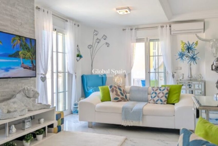 Revente - VILLA -
VILLAMARTÍN - Costa Blanca